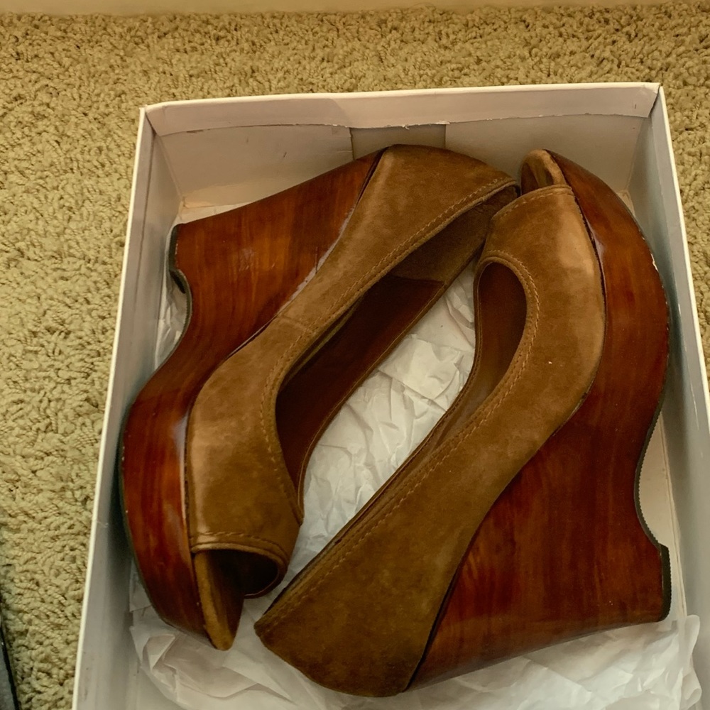 Steve Madden Cognac suede wedges